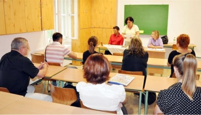 Candidaţii la concursul de ocupare a posturilor didactice/catedrelor rămase vacante îşi depun dosarele pe 24 şi 25 august
