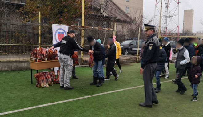 Bucurii pentru copii! Acțiune umanitară, inițiată de polițiștii de frontieră - tl4-1576241398.jpg