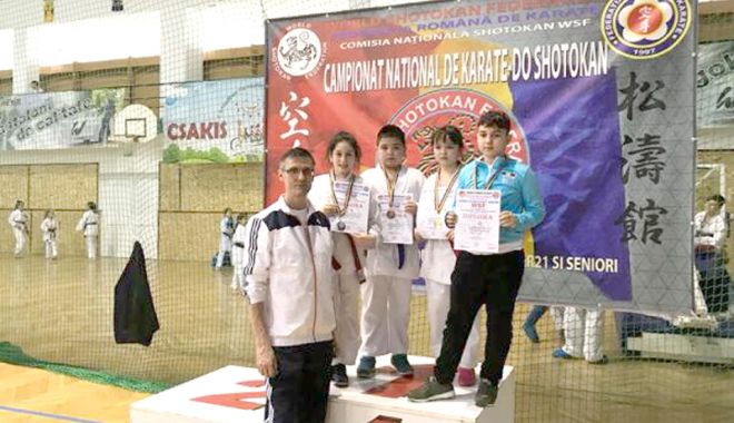 Tolba plină de medalii pentru CS Farul și CS Tomis, la Campionatul Național de Karate - tolba-1521051167.jpg
