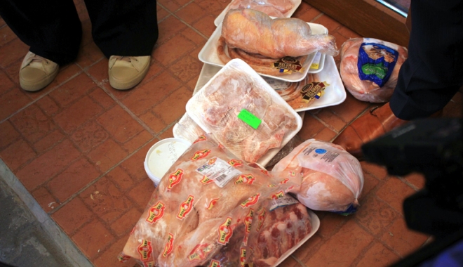 Tone de alimente, confiscate și distruse de inspectorii sanitari veterinari - tonedealimente-1463505246.jpg