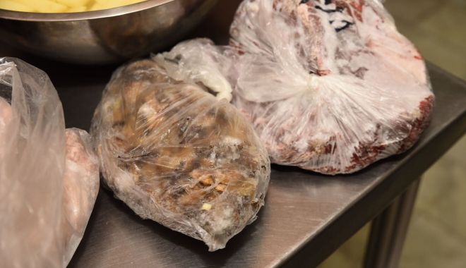 Tone de carne și produse lactate, confiscate și distruse de inspectorii sanitar-veterinari - tonedealimente-1548673272.jpg