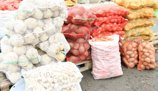 Tone de legume și fructe, confiscate de polițiști - tonedelegume-1435305555.jpg