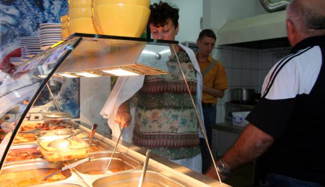 Tone de carne și pește stricat, confiscate din magazinele și restaurantele din Constanța - tonedepeste-1455126692.jpg