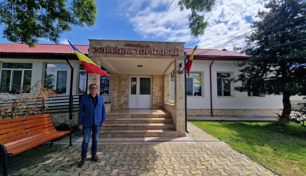 Primarul Stelian Gheorghe: “Renovarea Căminului Cultural Topraisar este în curs de execuție” - topraisar-1716069144.jpg