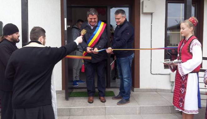 Primarul din Topraisar, Stelian Gheorghe, a inaugurat noul after-school și parcul din comună - topraisar3n-1448982803.jpg