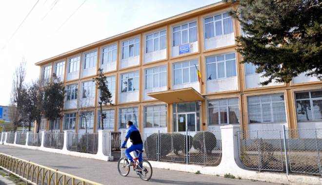 Topul hărnicuților  din Constanța. 100 de școli vor primi câte 2.000 de euro - topulharnicutilor-1450721514.jpg
