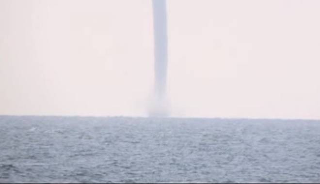 Imagini impresionante! TORNADĂ în Marea Neagră! VIDEO - tor77504600-1440064930.jpg