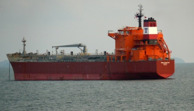 Garda înarmată de pe un tanc petrolier a respins atacul piraților - tormrepublican672594-1317471940.jpg