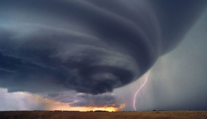 VIDEO INCREDIBIL! Tornadă devastatoare. 22 persoane au murit - tornada-1551685791.jpg