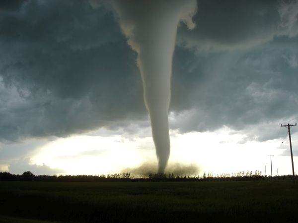 Tornade impresionante lovesc centrul Statelor Unite! - tornada-1714199652.jpg