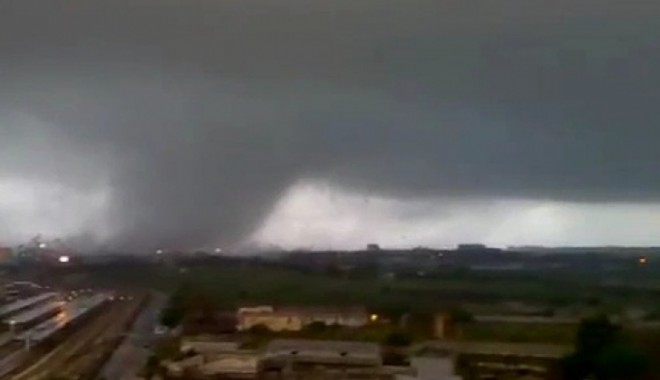 VIDEO / O tornadă violentă a lovit Italia! - tornada260487500-1354124669.jpg