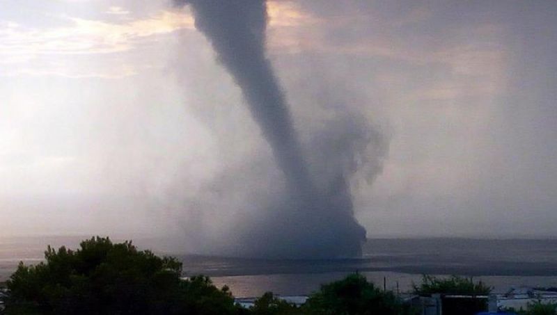 Vreme severă în mai multe țări din Europa. Avertizări de fenomene periculoase - tornadohitspantelleriatwodeadita-1716016453.jpg