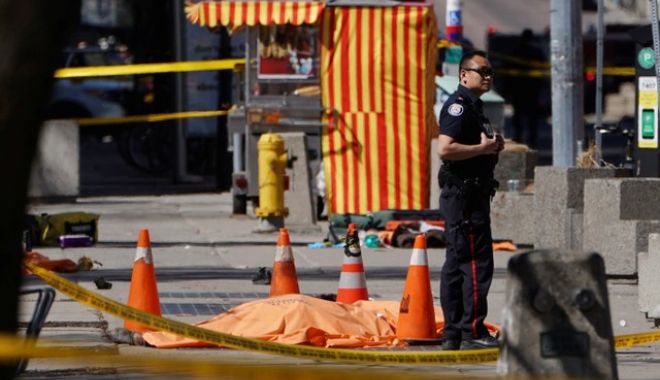 Nouă morți și mai mulți răniți, după ce o camionetă a intrat în pietoni - toronto3-1524518529.jpg