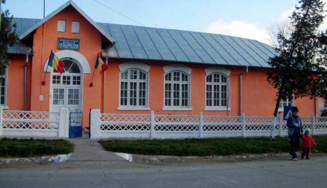 Profesor acuzat că a strâns de gât un elev - tortomanuscoalaelev5-1322839130.jpg
