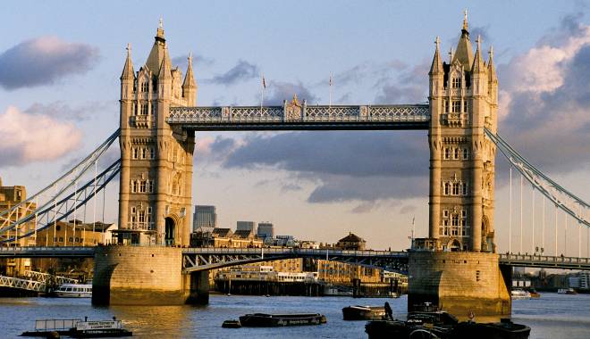 Alertă cu bombă în Londra. Tower Bridge a fost închis - towerbridge-1437149385.jpg