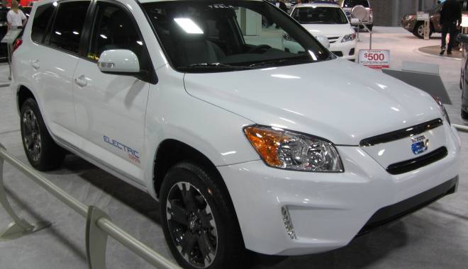 RISC DE ACCIDENT GRAV! Toyota cheamă în service toate exemplarele modelului RAV4 electric - toyotarav4evconcept-1426576742.jpg