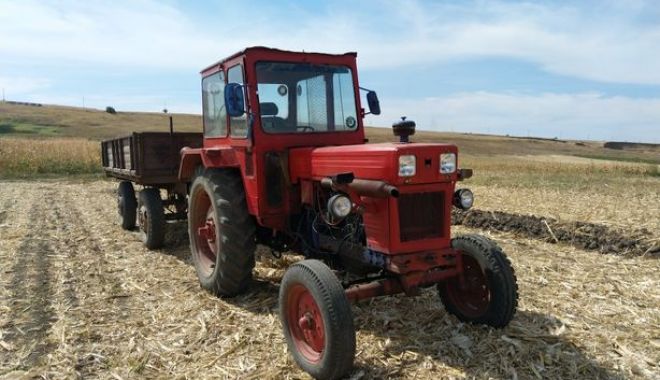 Un bărbat beat a murit după ce a căzut din tractor - tractor-1636187188.jpg