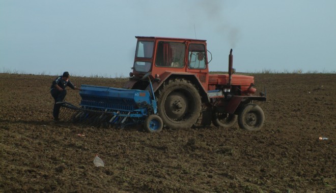 Iată care este data limită pentru depunerea cererilor de ajutor pentru motorina din agricultură - tractor2-1381918299.jpg