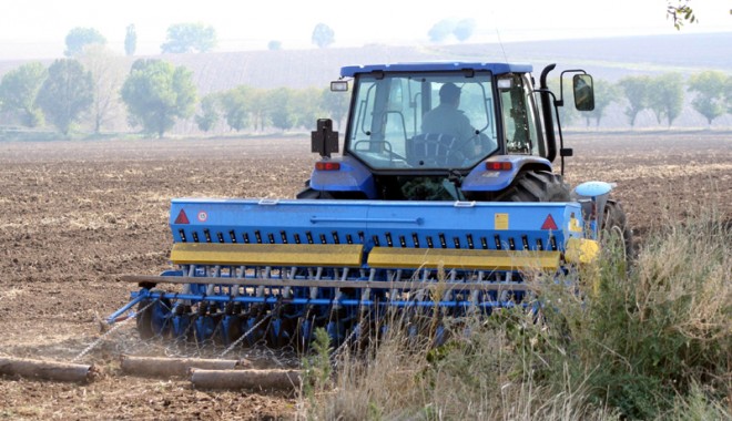 Termen prelungit pentru constănțenii care depun proiecte privind finanțarea exploatațiilor agricole - tractorcamp6-1357915496.jpg