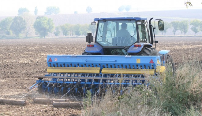 Plățile directe pe suprafață se vor face din 2014 diferențiat în funcție de mărimea exploatării - tractorcamp6-1383926349.jpg