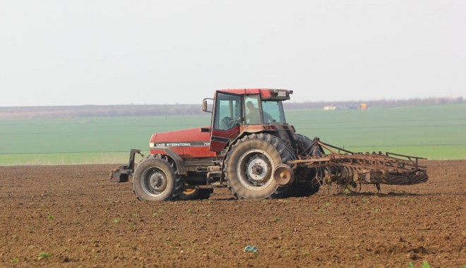 Agricultorii se tem că vor lua țeapă cu subvenționarea accizei la motorină - tractorlaaratcampterenarabil-1396459804.jpg