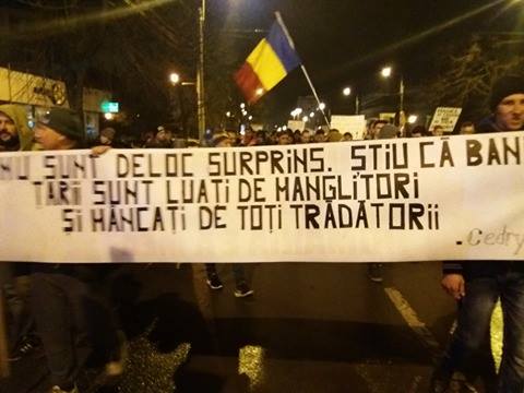 A ȘASEA ZI DE PROTESTE LA CONSTANȚA / Mii de oameni cer plecarea Guvernului Grindeanu / Galerie foto-video - tradatori-1486317897.jpg