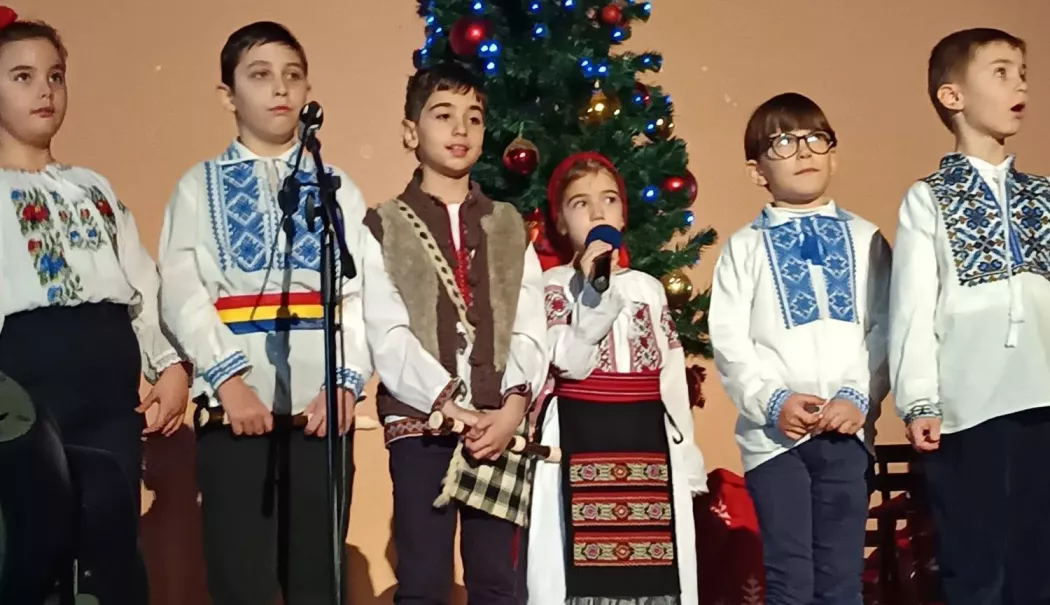 Primiți cu colindul? Ritualul care deschide Crăciunul - traditii-1766425336.webp