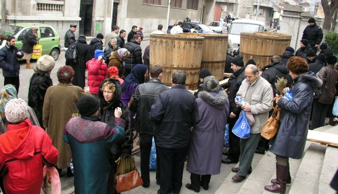 Ce este bine să dai de pomană de Bobotează? Tradiții și obiceiuri transmise din generație în generație - traditiiboboteaza-1672947512.jpg