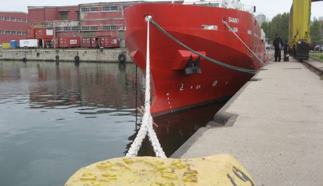 În porturile Constanța și Midia: 36 de nave sub operațiuni de încărcare - descărcare - trafic-1421136766.jpg