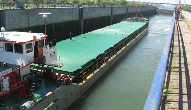 Traficul de mărfuri pe canalele navigabile a crescut cu peste 4% - trafic-1445966126.jpg