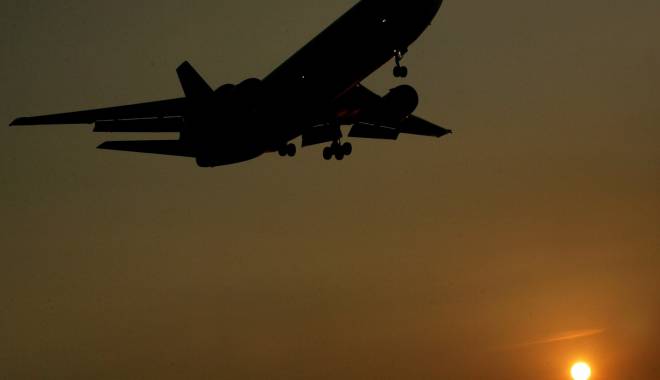 Aeroport închis două zile. Traficul aerian, dat peste cap - trafic-1446629257.jpg