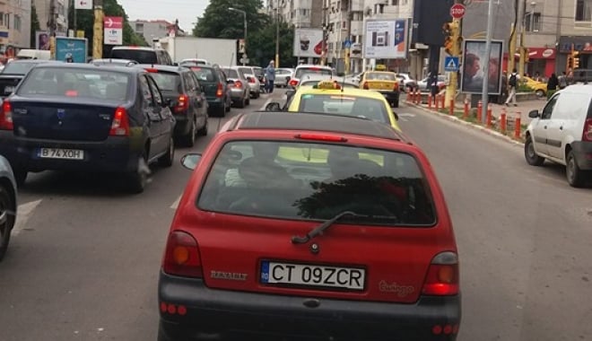Haos și nervi întinși la maxim, în centrul Constanței. Șoferi, evitați următoarele zone - trafic-1464083078.jpg