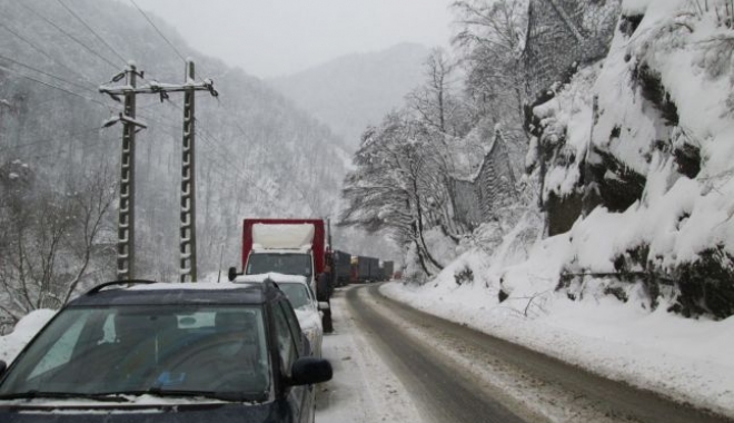 Circulația este îngreunată din cauza ninsorilor în nordul și centrul țării - trafic-1480749624.jpg
