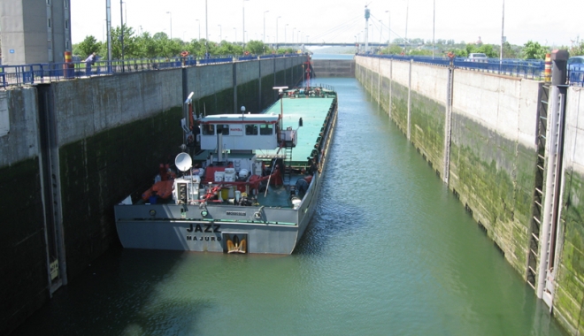Trafic record pe canalele navigabile - trafic-1483549560.jpg