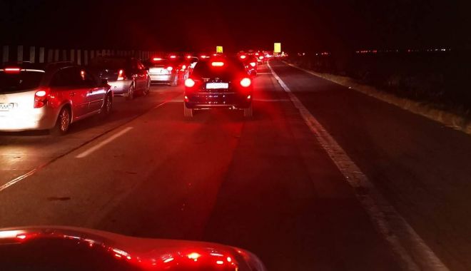 Circulație blocată pe autostrăzile A1 și A2, din cauza unor TIR-uri care au derapat - trafic-1607412498.jpg