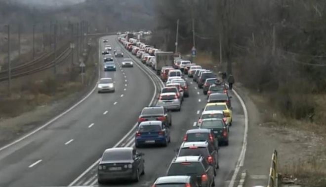 Trafic de coșmar pentru mii de români care se întorc de la munte după vacanța de Crăciun - trafic-1640612446.jpg