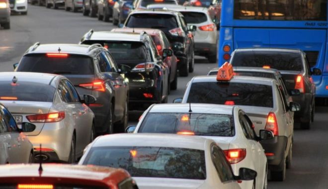 Ploaie torenţială pe A2 Bucureşti-Constanţa. Poliţia Rutieră atrage atenţia asupra riscului de acvaplanare