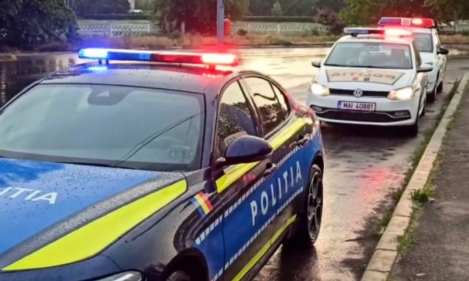 Accident cu un tir blocat pe A0. Carosabilul a fost acoperit de combustibil, traficul oprit - trafic-oprit-1775627903.webp