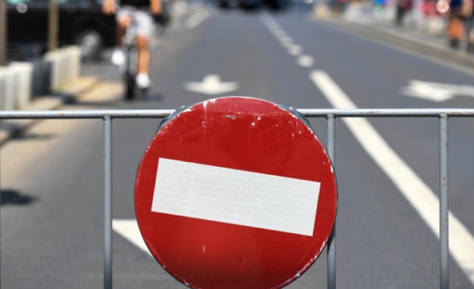 Trafic restricționat după coliziunea dintre autocar și mașină la Albota - trafic-restrs-1774252582.webp
