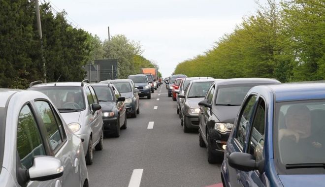 SFÂRȘIT DE VACANȚĂ! Aglomerație pe autostradă, și pe mai multe drumuri naționale - trafic1-1523270651.jpg