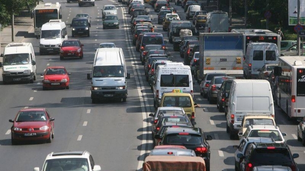 Pierzi mult timp în trafic pe drumul dintre casă și serviciu? S-A DECIS ca aceste ore să se scadă din timpul de lucru - trafic87777900-1491995868.jpg