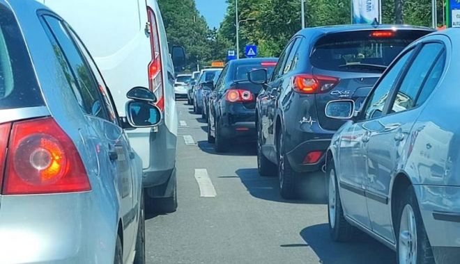 Situația traficului, în această dimineață! Se circulă cu dificultate atât spre mare cât și spre munte