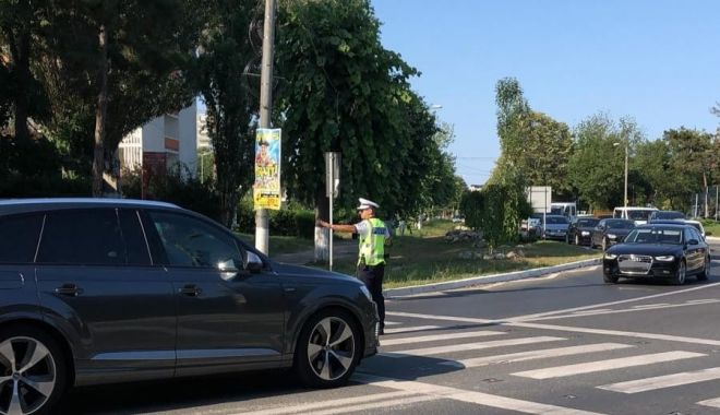Coloane de mașini pe DN 39, între Agigea şi Eforie Sud. Trafic intens şi pe A2, în sensul spre Bucureşti