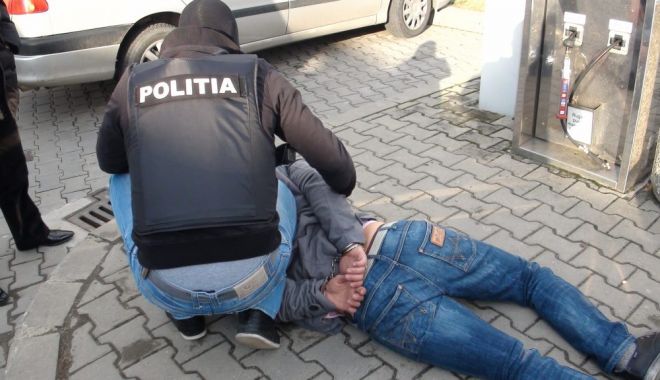 120 DE PRINDERI ÎN FLAGRANT, ÎN ULTIMELE 24 DE ORE - traficantdroguri01-1521618052.jpg