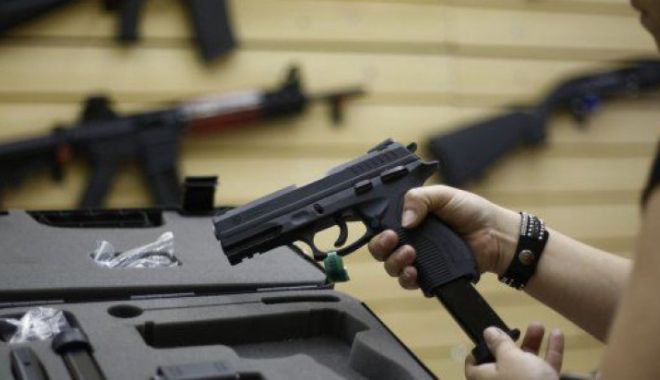 Atacuri cu arme de foc în instituții de învățământ: Un profesor a fost reținut după împușcăturile de la un liceu - traficarme605x50919200-1519853910.jpg