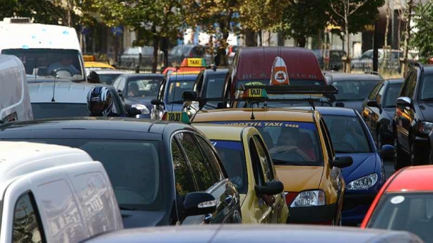 TRAFIC îngreunat pe Bulevardul 1 Mai - traficblocatgruprc13554028011-1370240593.jpg