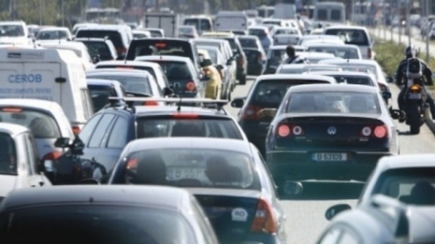 Atenție constănțeni! Trafic blocat pe străzile Cuza Vodă și Mihail Kogălniceanu. Se lucrează la conductele de apă - traficblocatpeautostradasoarelui-1534921882.jpg