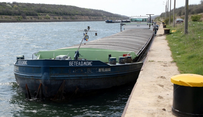 Record de trafic de mărfuri pe Canalul Dunăre-Marea Neagră - traficcanal-1482255948.jpg