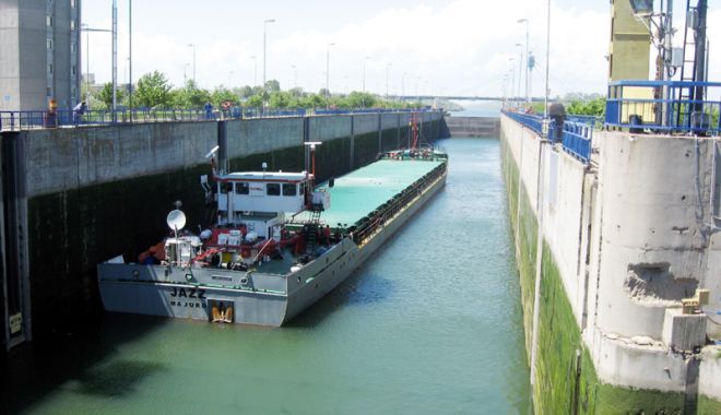 Traficul de mărfuri a crescut cu peste 11%, pe canalele navigabile - traficcanal-1525617249.jpg