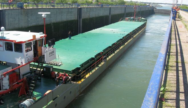7.579 de unități navale au tranzitat canalele navigabile românești - traficcanal-1589289156.jpg
